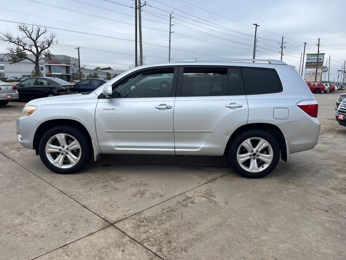 2008 SILVER /gray Toyota Highlander (JTEDS42A882) , Automatic transmission, located at 14700 Tomball Parkway 249, Houston, TX, 77086, (281) 444-2200, 29.928619, -95.504074 - Photo#3